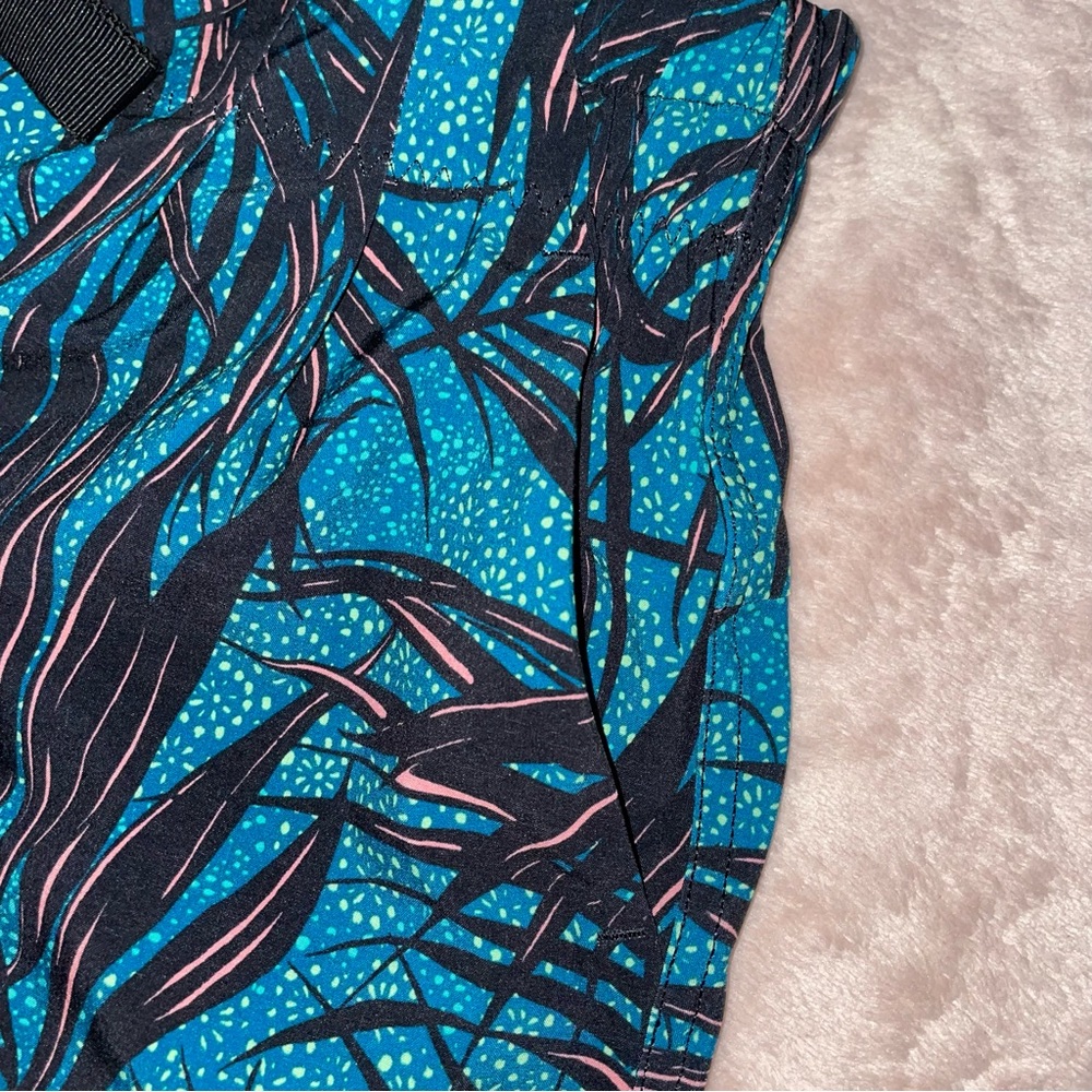 Lululemon athletic short size 6 - Picture 6 of 11